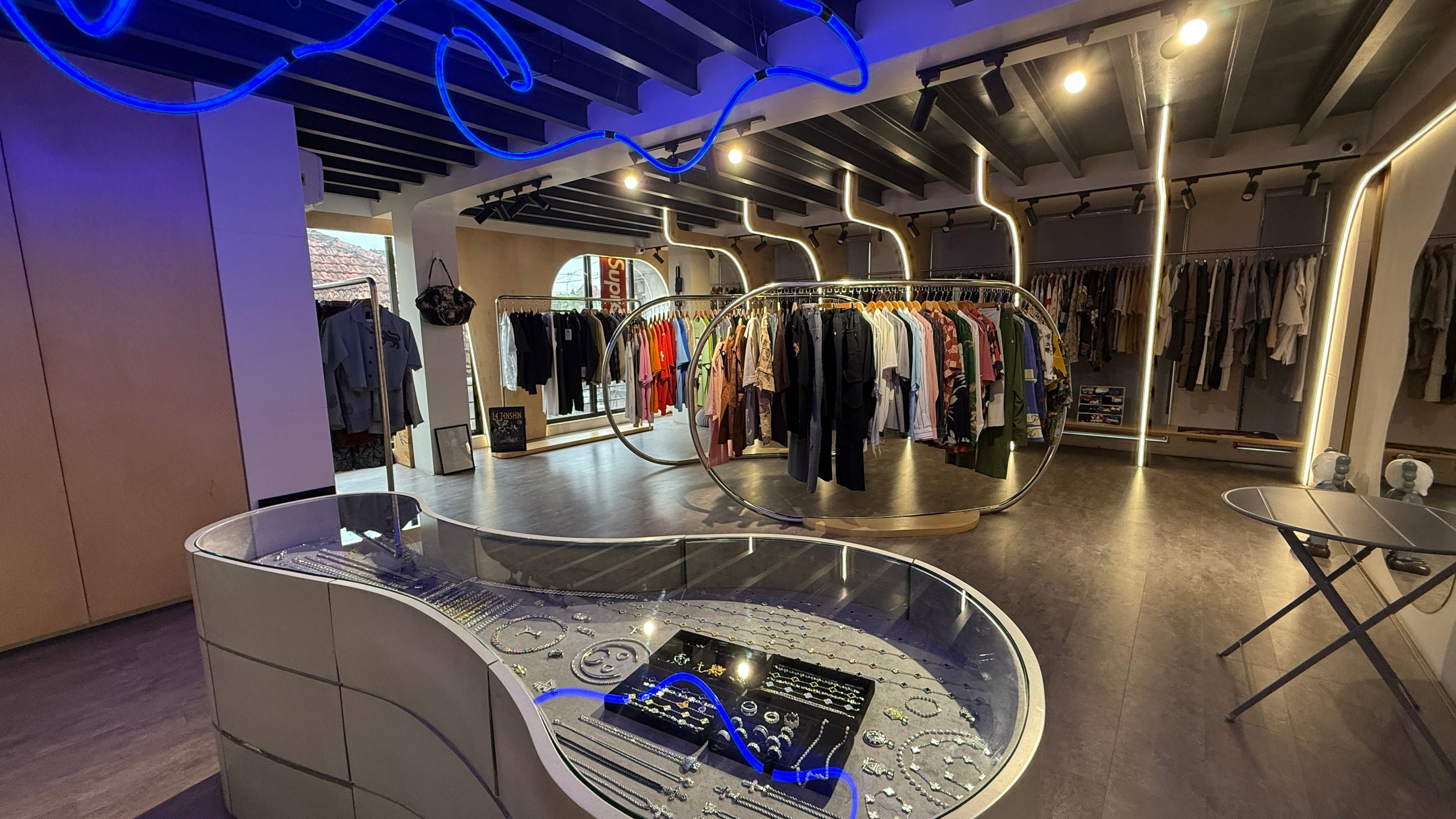 Why Shoppers Return to Physical Streetwear Stores in Mumbai After Valentine’s Day