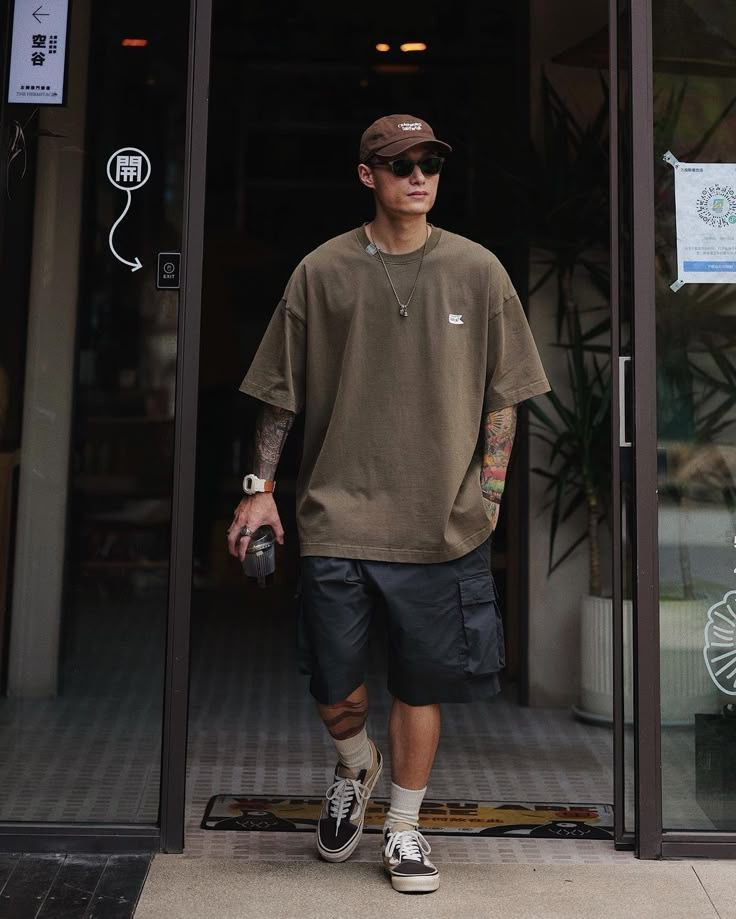 Best Ways to Style Oversized Streetwear This Season