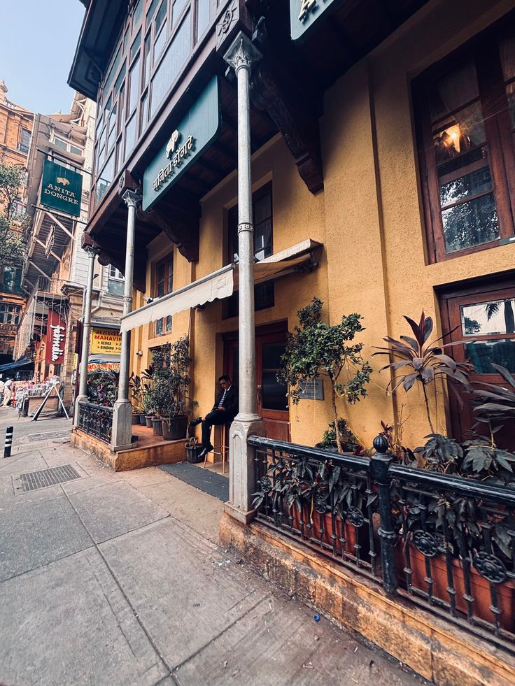 The Kala Ghoda Weekend: Where to Shop, Eat, and Spend a Day in South Mumbai